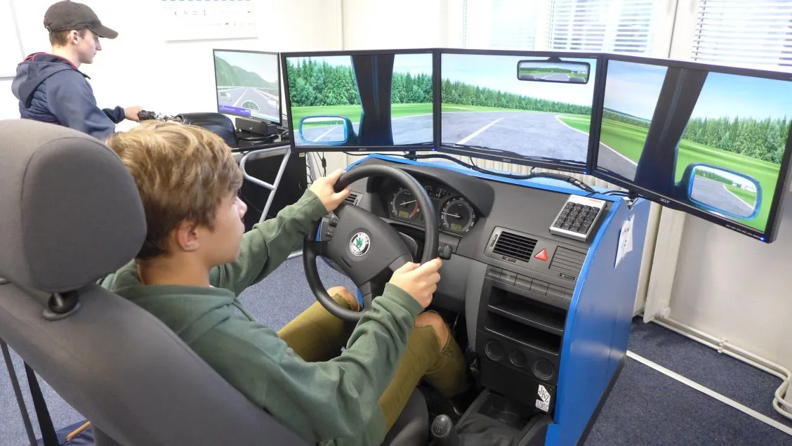 na SŠ automobilní Ústí n. O. se konaly jubilejní sté Technohrátky