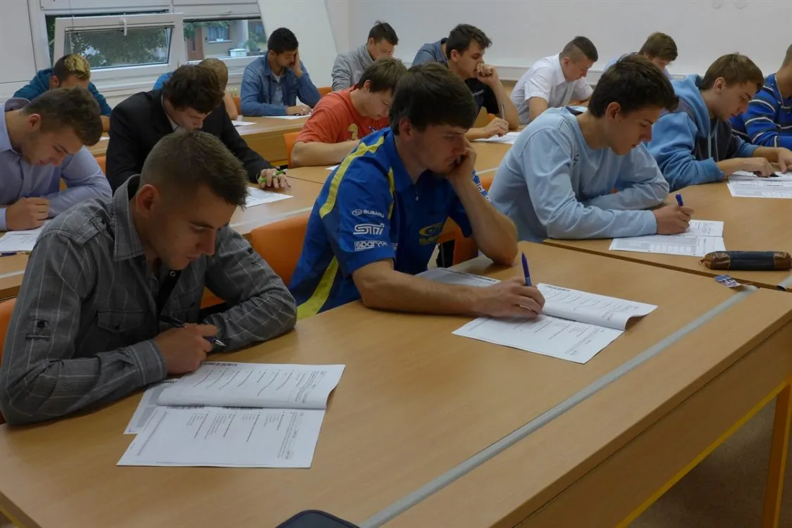 Maturita nanečisto na Střední škole automobilní Ústí nad Orlicí