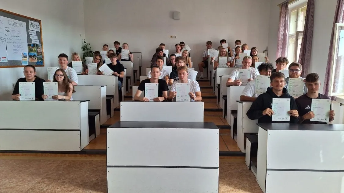 Další vlna cambridgeských certifikátů na Obchodní akademii Pardubice