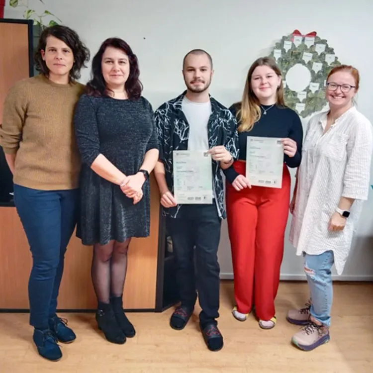 Žáci ISŠ úspěšnými absolventy programu Cambridge Assessment