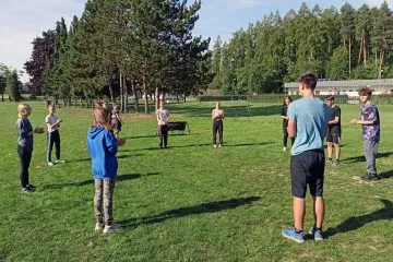 AK09