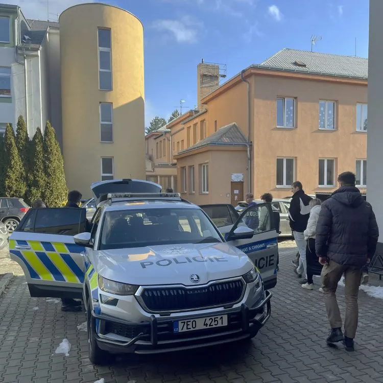Ze školy rovnou k&nbsp;Policii? Absolventi ISŠ poradili, jak na to