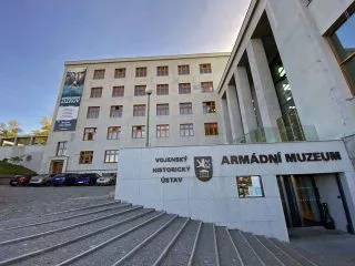 AMZ01