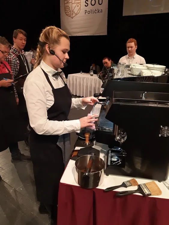 SOŠ a&nbsp;SOU Polička pořádala soutěž Mladý barista třetí kávové vlny 2019