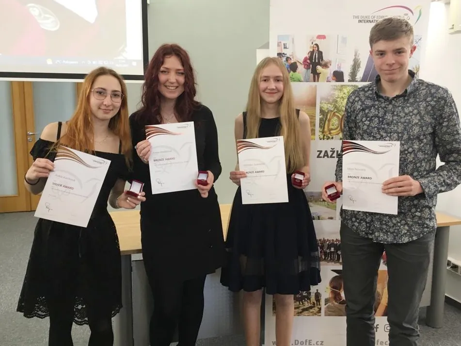 Studenti svitavského gymnázia převzali ocenění za aktivity v&nbsp;DofE