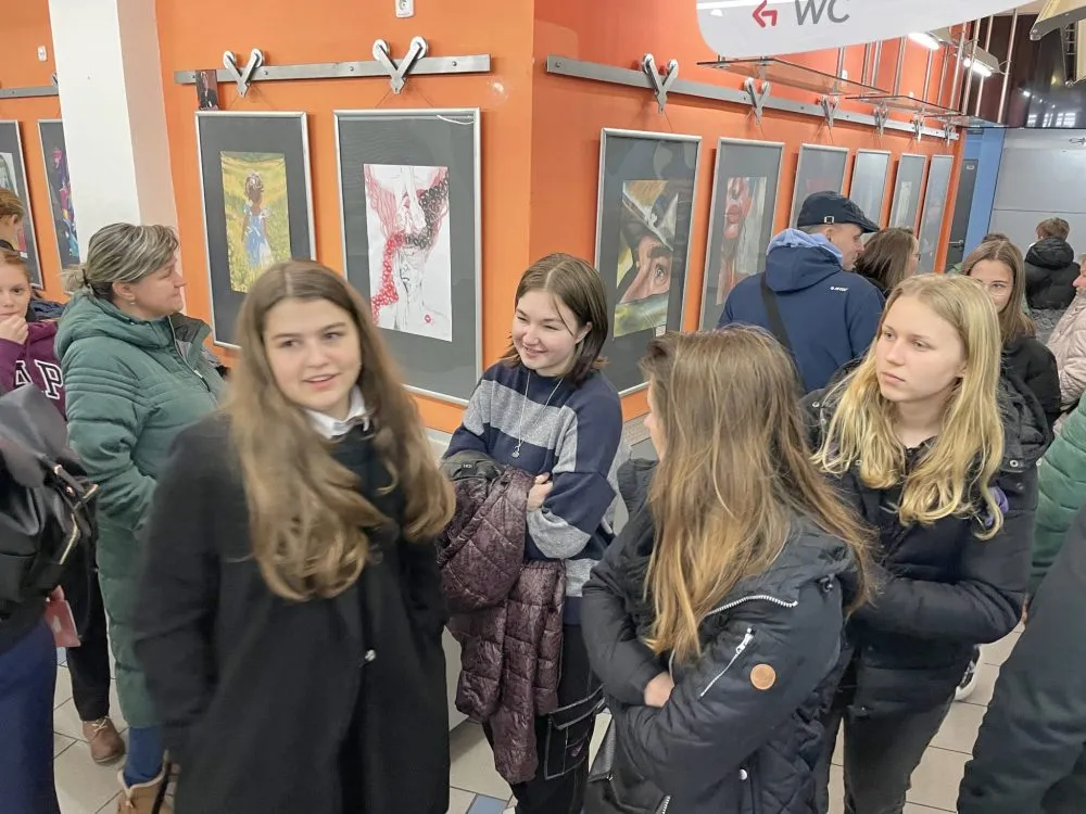 Výstava obrazů studentů svitavského gymnázia