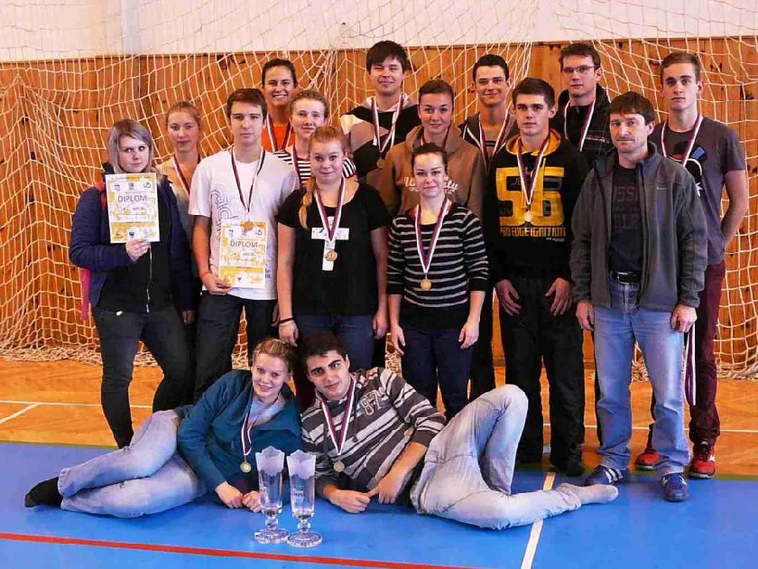 Báječný vánoční dárek od volejbalistů a&nbsp;volejbalistek Gymnázia ve Svitavách
