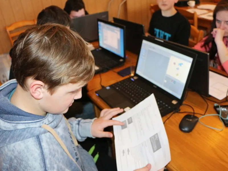 Mladí konstruktéři z&nbsp;moravskotřebovského gymnázia v&nbsp;Ústavu mechatroniky a&nbsp;technické informatiky