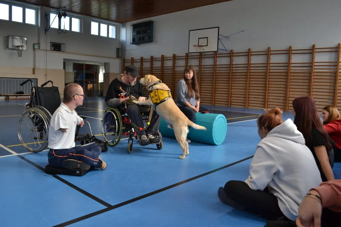 Žáci chemické školy si vyzkoušeli, jaký je život s&nbsp;handicapem