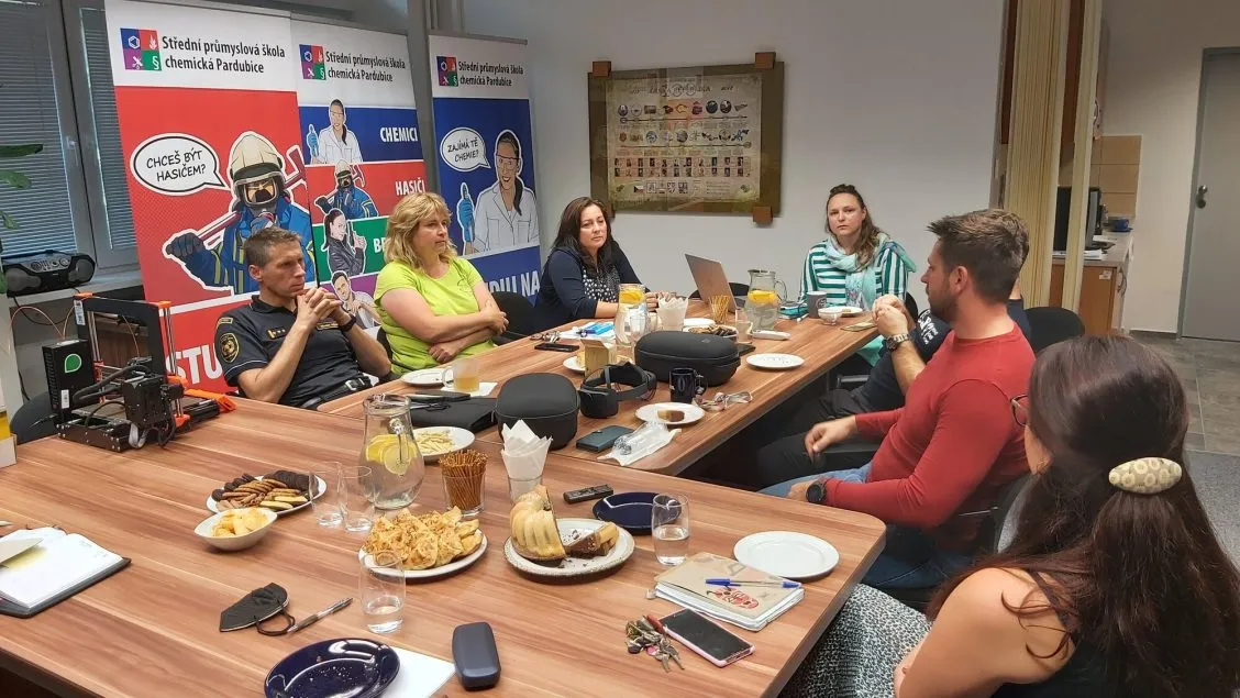 Chemická škola se podílí na mezinárodních projektech rozšířené reality ve vyučování