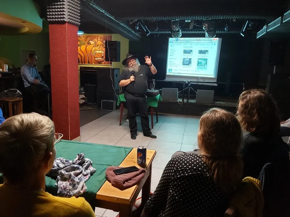 Žáci diskutovali s&nbsp;Čuňasem o&nbsp;českém undergroundu
