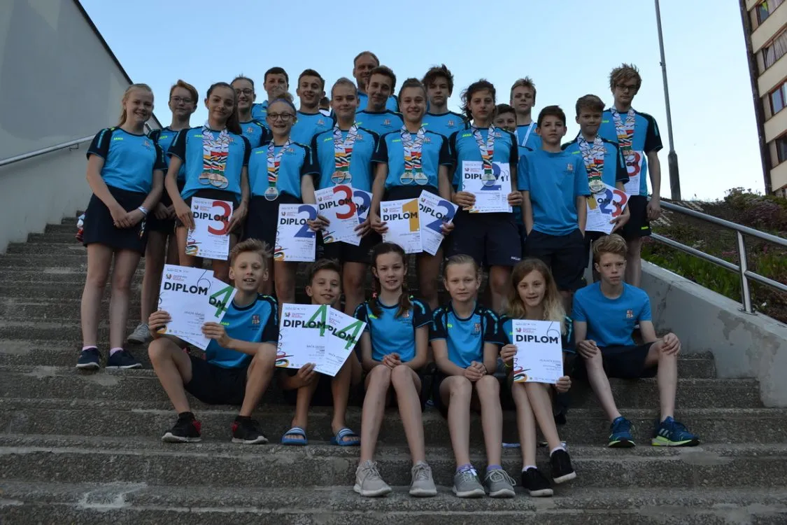 Plavci Pardubického kraje vybojovali na olympiádě dětí šestnáct medailí