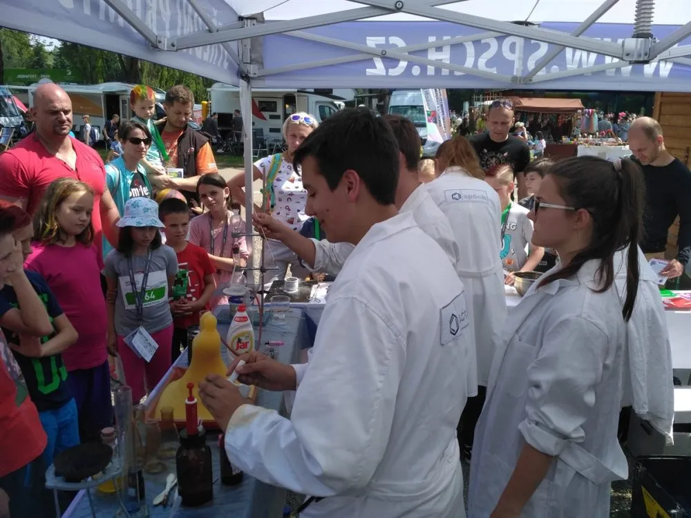 Obory chemické školy hrou – také o&nbsp;tom byl letošní Barth Day