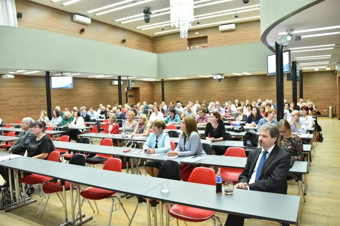 V&nbsp;listopadu pokračují porady ředitelů škol Pardubického kraje