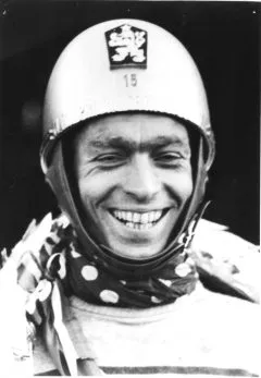 A.-Kasper-s-trofeji-Zlata-prilba-1963