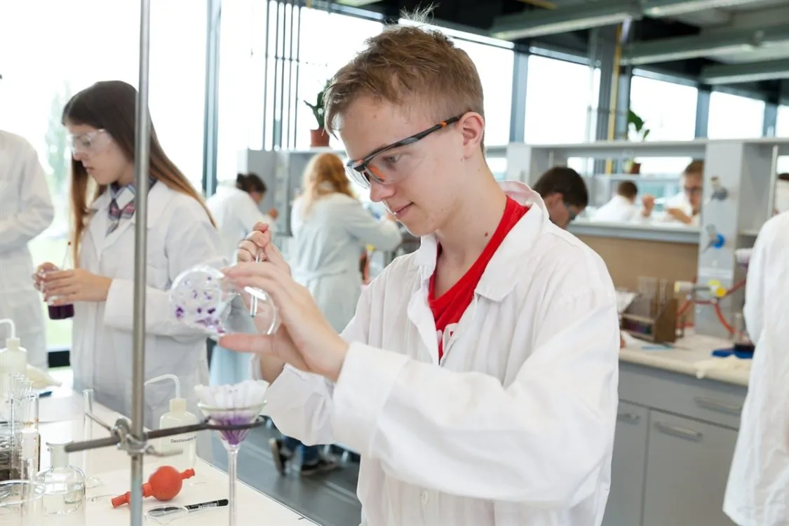 Tisíce žáků bojují o&nbsp;titul nejlepšího mladého chemika