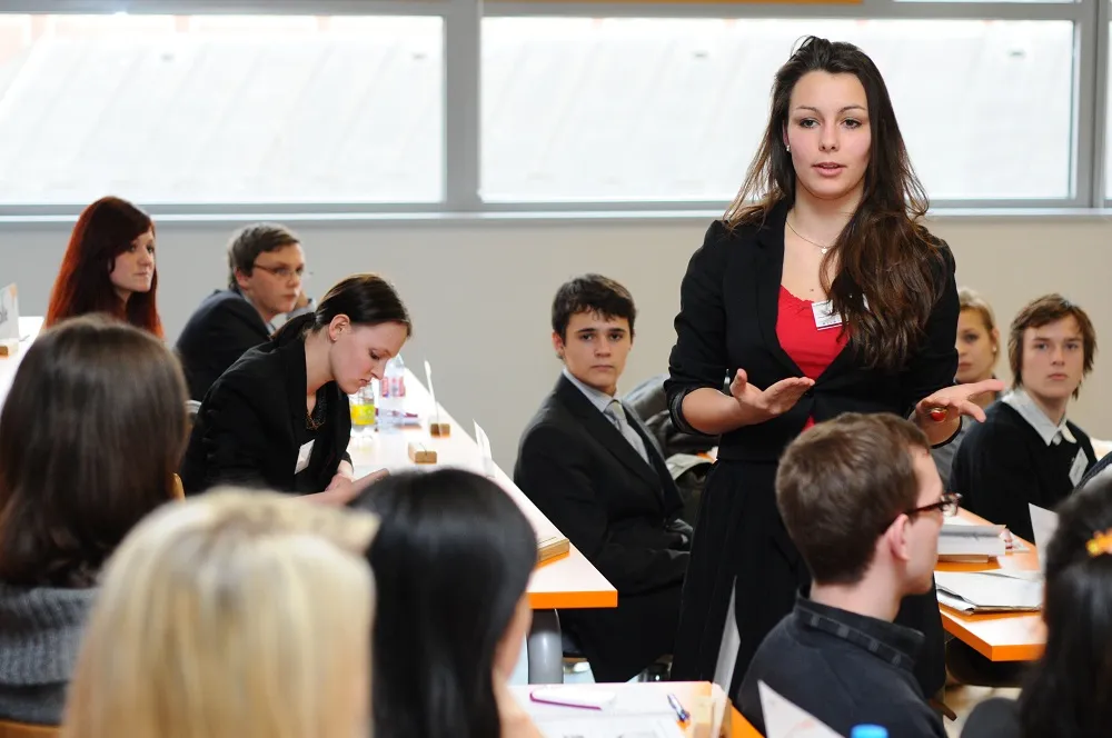 Staň se diplomatem! Pražský studentský summit přijíždí do regionů