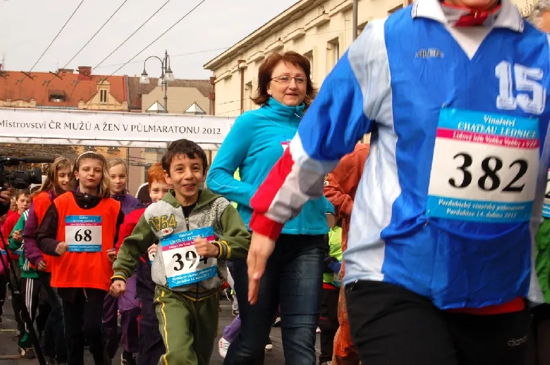 Pardubický vinařský půlmaraton láká školáky i&nbsp;jejich učitele