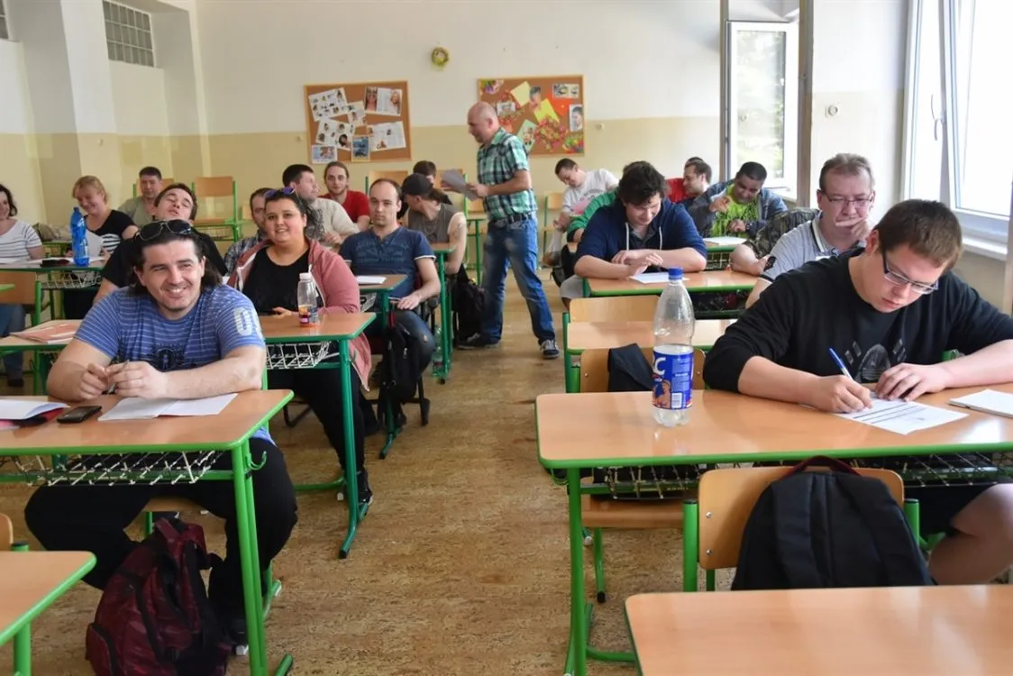 Chemická škola v&nbsp;Pardubicích zahájila další kurz pro dospělé