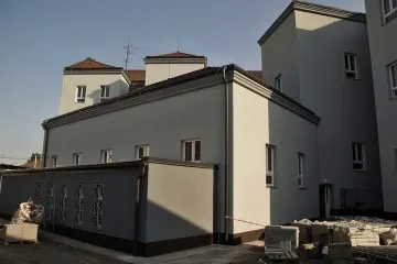22_Budova_ze_zadu1