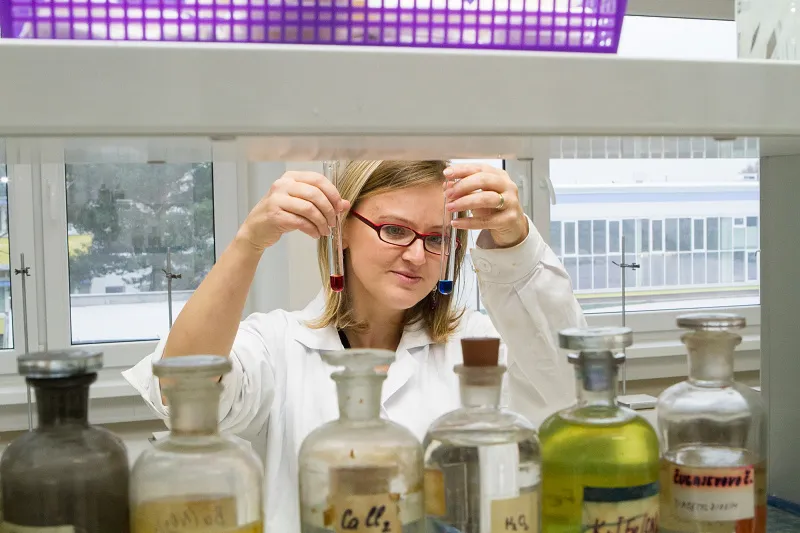 Téměř tři stovky mladých chemiků bojovaly o&nbsp;postup do finále