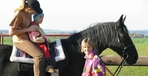 Baneta rozdává radost dětem v&nbsp;Pardubickém kraji