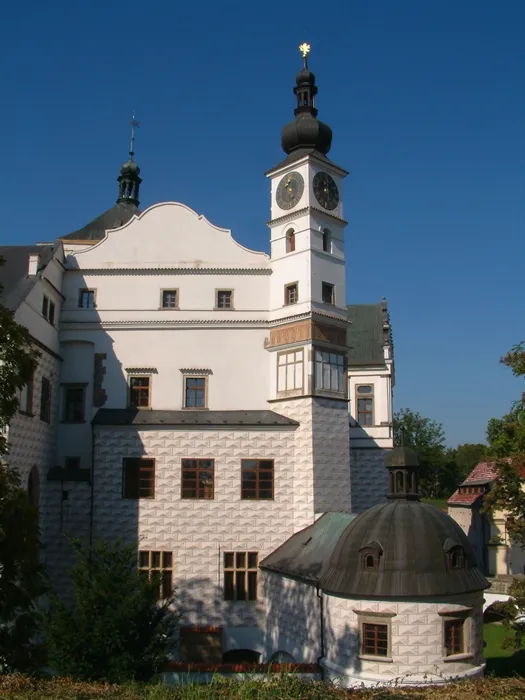 Východočeské muzeum v&nbsp;Pardubicích nabízí návštěvníkům nově otevřenou „Naučnou stezku zámecké valy“