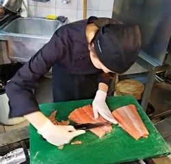 412
