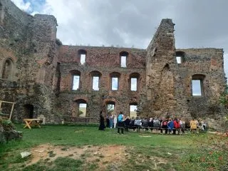09