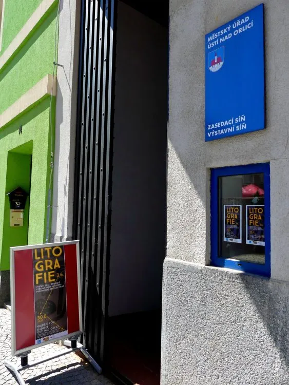 Litografie z&nbsp;umprumky do 30.&nbsp;června pod radnicí!