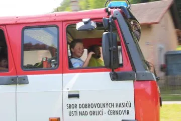 076