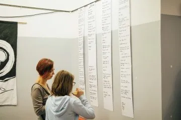 vernisaz-vystavy-Pod-povrchem-18