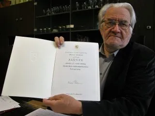 Zdenek-Rossler-se-zastitou-prezidenta-3