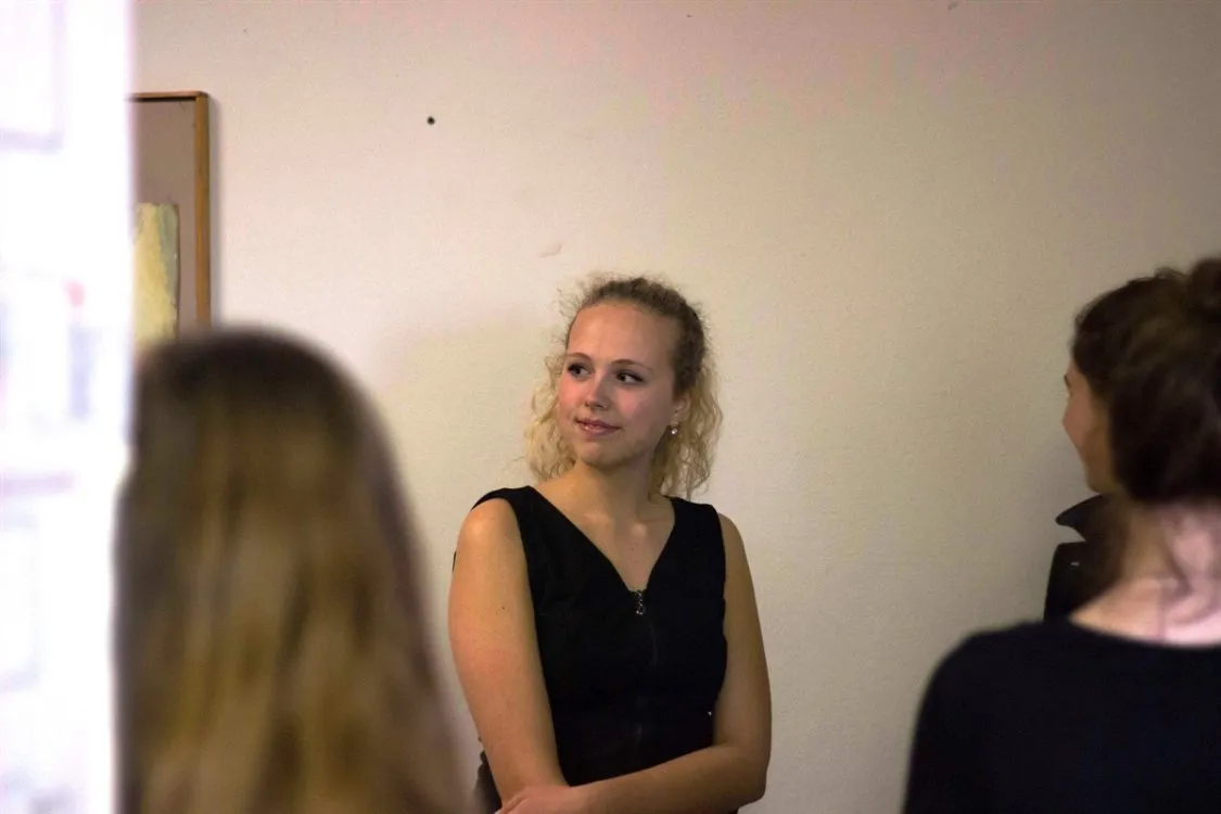 Z&nbsp;nenápadného koutu je „minigalerie“. Studentky zde vystavují.