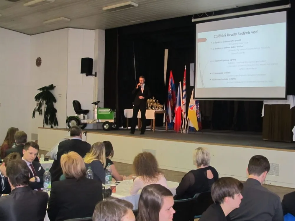 Žáci elektrotechnické průmyslovky a&nbsp;plynárenského učiliště úspěšně reprezentovali Pardubický kraj na celostátní konferenci ENERSOL 2016.
