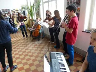 Zpivani-na-schodech-3
