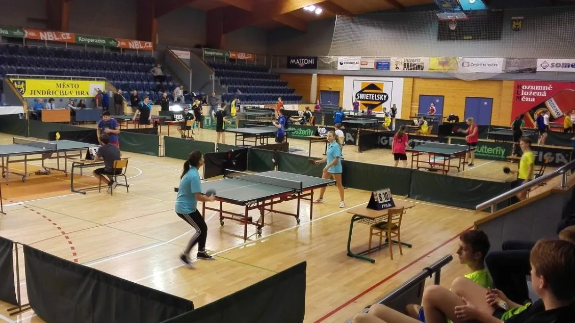 Stolní tenistky z&nbsp;ústeckého gymnázia drtily konkurentky, obsadily 5.&nbsp;místo v&nbsp;republice!