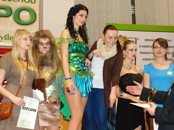 Kalibr Cup 2014 – žáci SOŠ a&nbsp;SOU Lanškroun stanuli na stupních vítězů v&nbsp;účesové tvorbě, nail-art i&nbsp;body-art