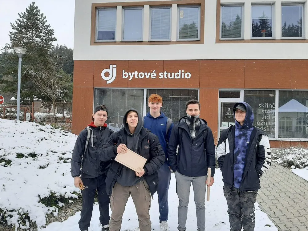Truhláři SŠGT Žamberk na exkurzi do Dřevotvaru Jablonné nad Orlicí