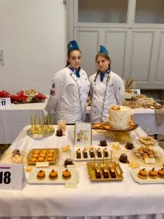 holky-a-sweet-bar