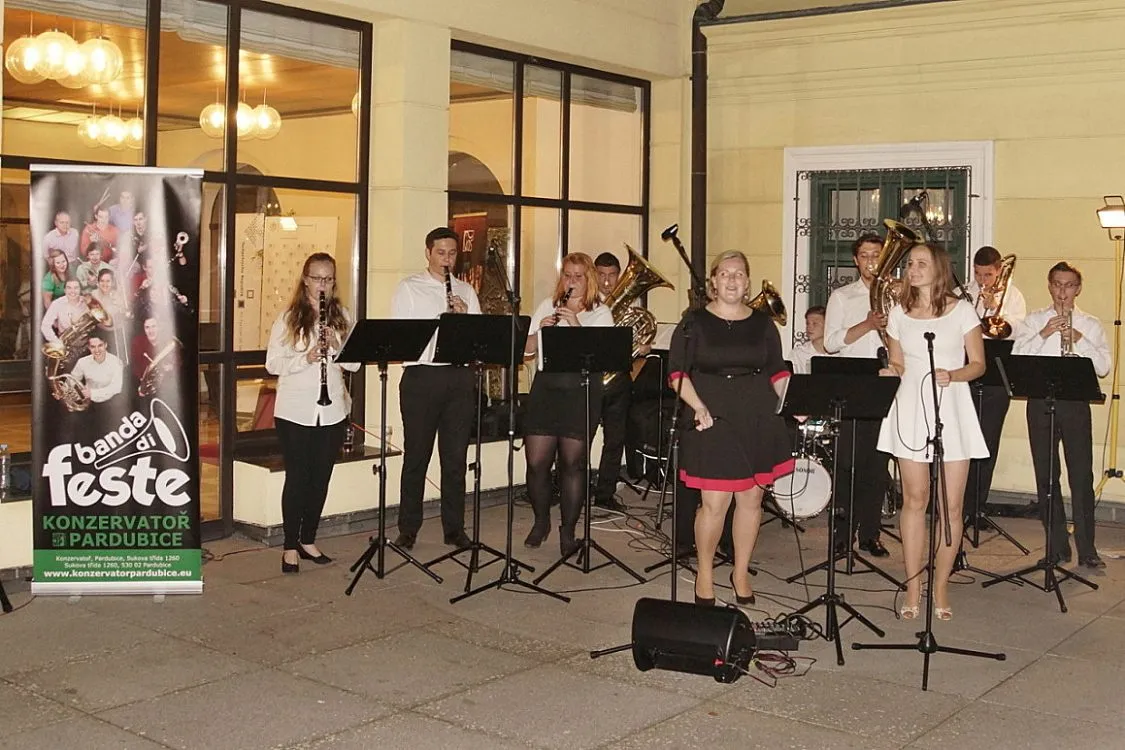 Konzervatoř Pardubice – Banda di feste na velvyslanectví ve Vídni