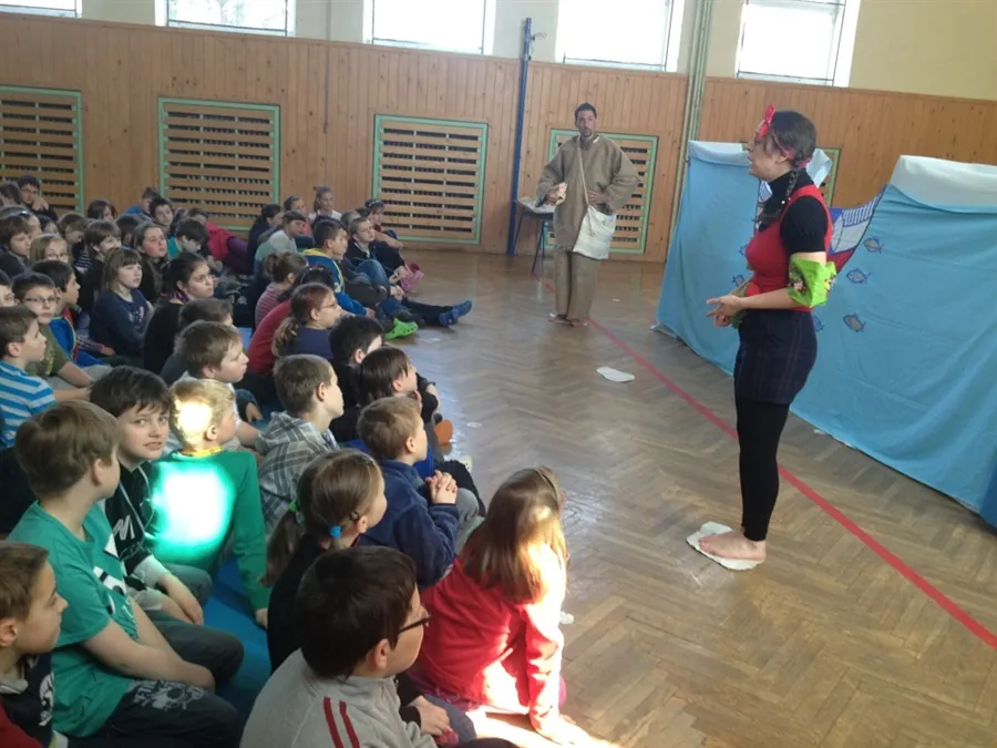 Na ZŠ Pardubice, Staňkova 128 hrálo Anglické divadlo The Bear Educational Theatre