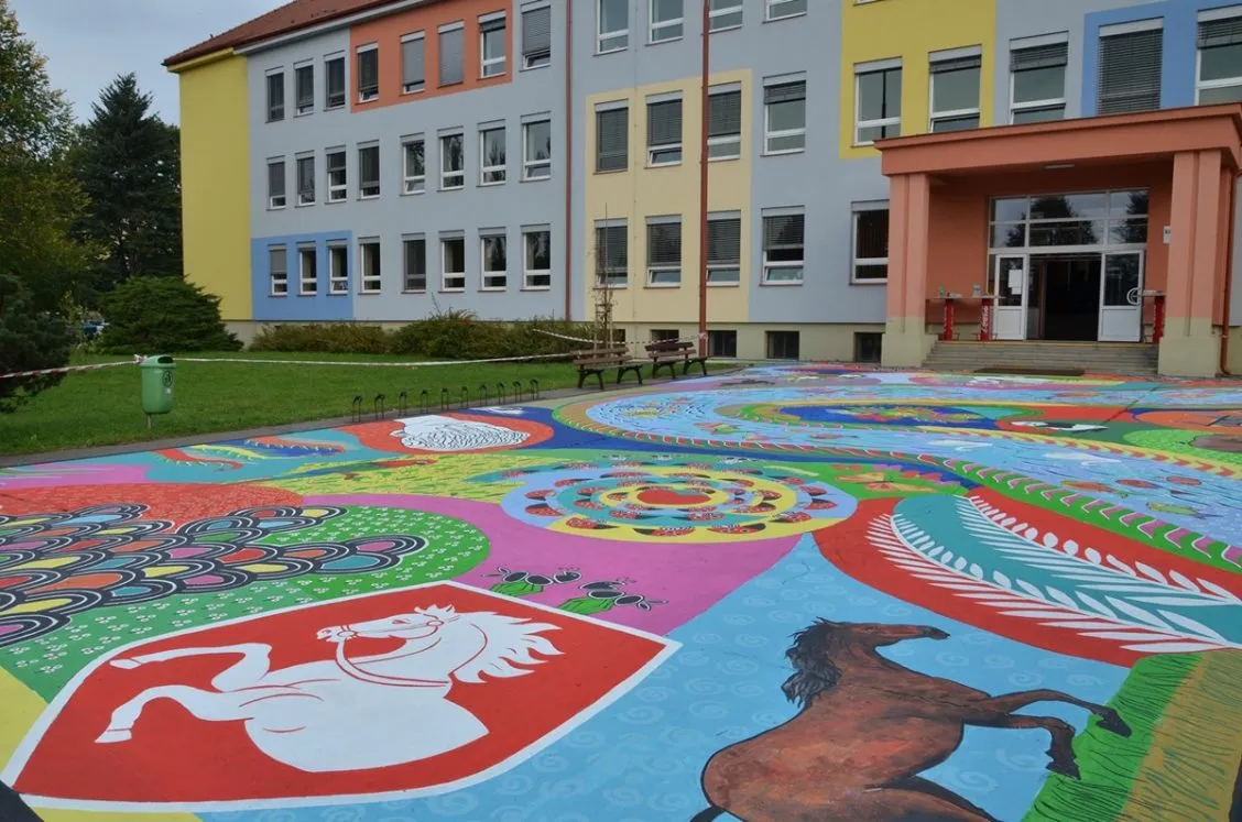 BAREVNÁ ŠKOLA – ZŠ Pardubice, Staňkova