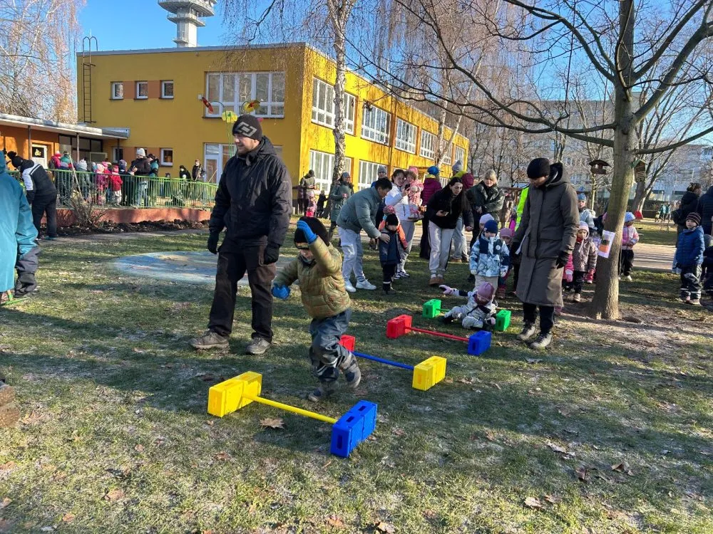 Podzimní brigáda na školní zahradě v&nbsp;MŠ Pardubice, K&nbsp;Polabinám 626