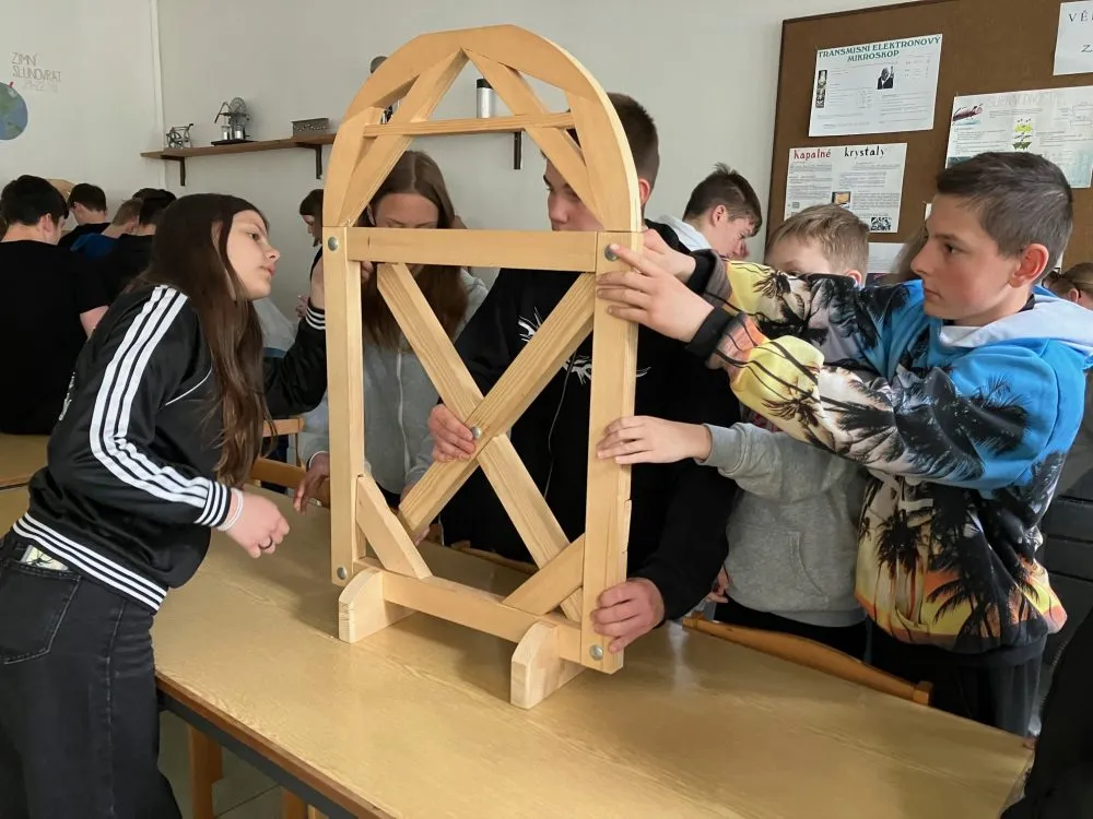 Na TECHNOhrátkách v&nbsp;Letohradu se projektovaly domy, stavěla klenba a&nbsp;rozpoznávaly žárovky