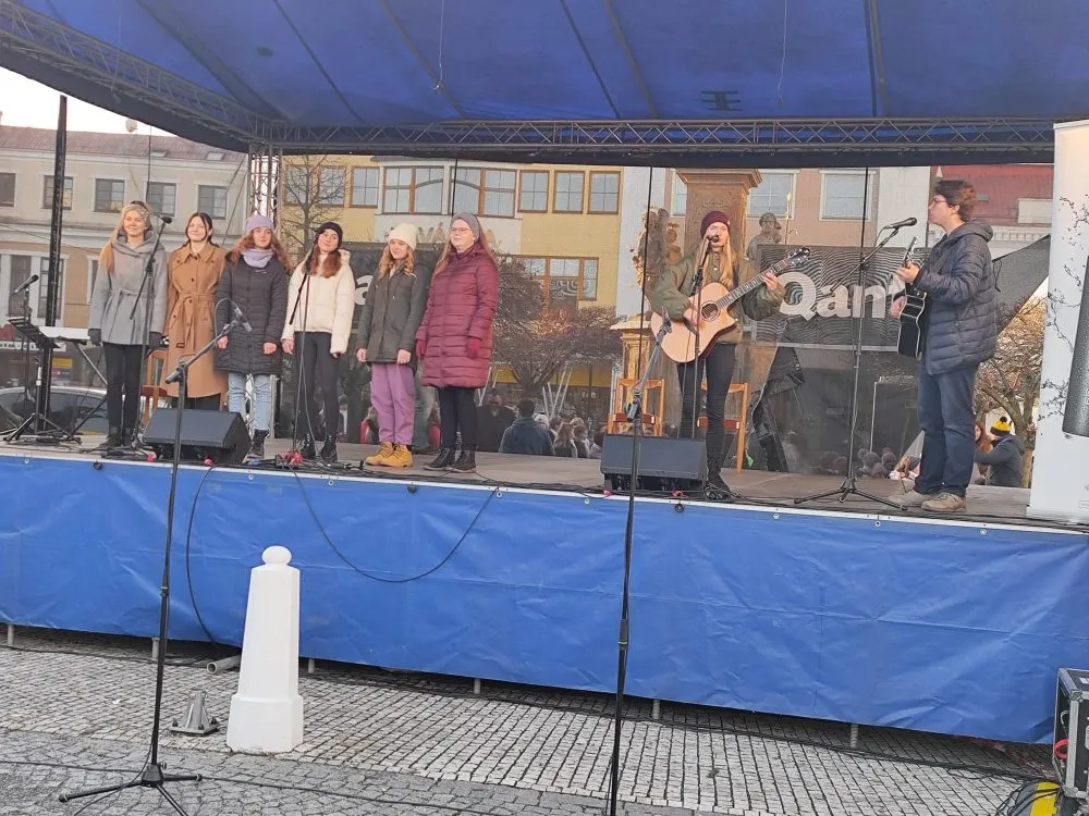 Svitavští gymnazisté na jarmarku Svitavský anděl