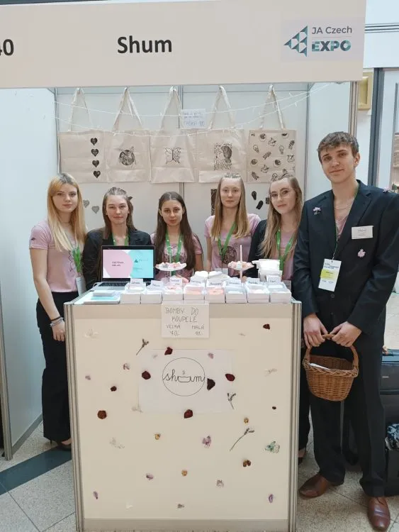 Studenti svitavské obchodní akademie na veletrhu studentského podnikání v&nbsp;Praze
