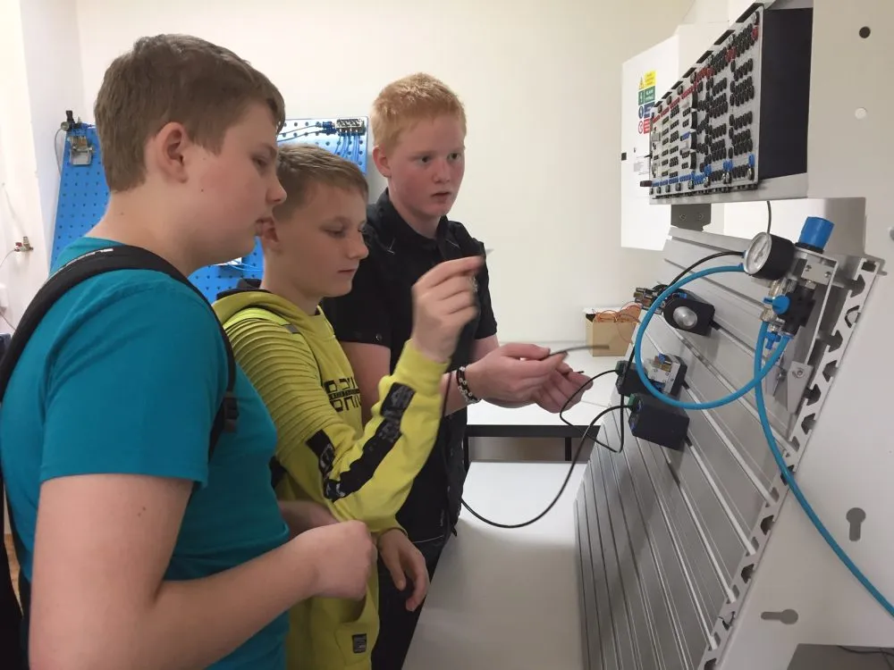 Inspirativní TECHNOhrátky v&nbsp;SPŠ Chrudim ve znamení strojírenství a&nbsp;mikroelektrotechniky