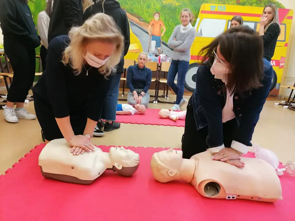 Srdeční masáž i&nbsp;test stáří. Náměstkyně hejtmana Michaela Matoušková se aktivně zapojila do průběhu ZDRAVOhrátek