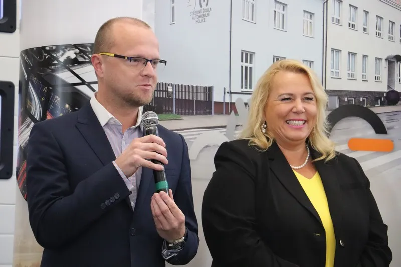 Holická automobilka pracuje s&nbsp;nejmodernější technikou. Kraj dokončil projekt za 50 milionů korun.